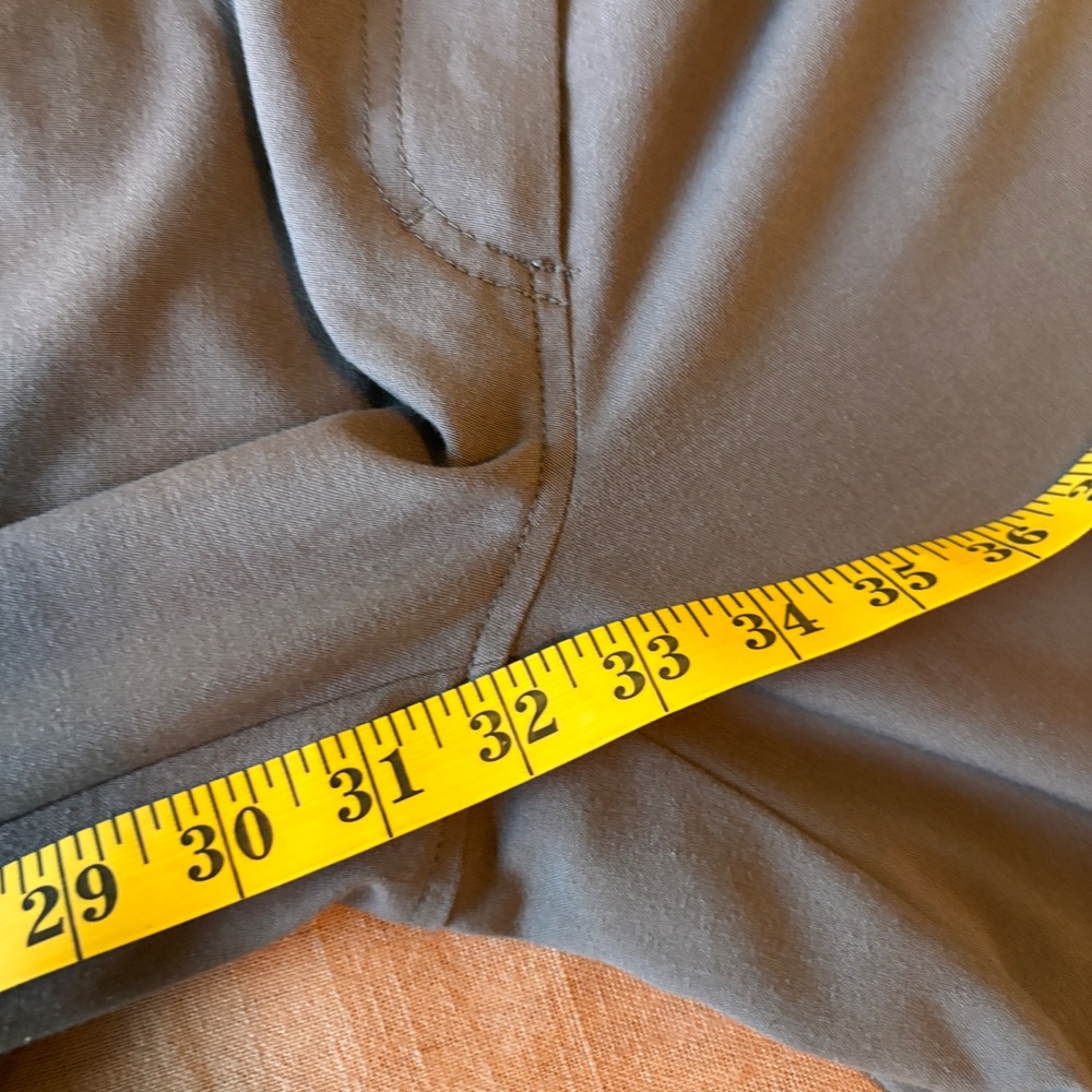 Chicos 0 Brown Cargo Straight Leg Pants Womens 4 Zipper Pockets Stretch Utility - Picture 7 of 7